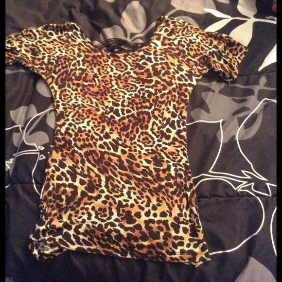 Cheetah back lace tshirt