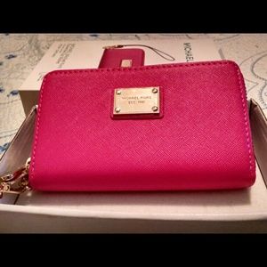 .Authentic Michael Kors Wallet .Authentic Michael Kors Wallet