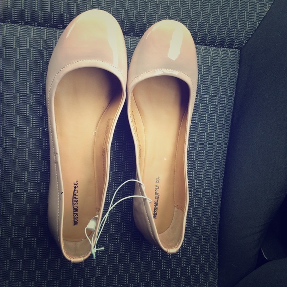 Nude ballet flats