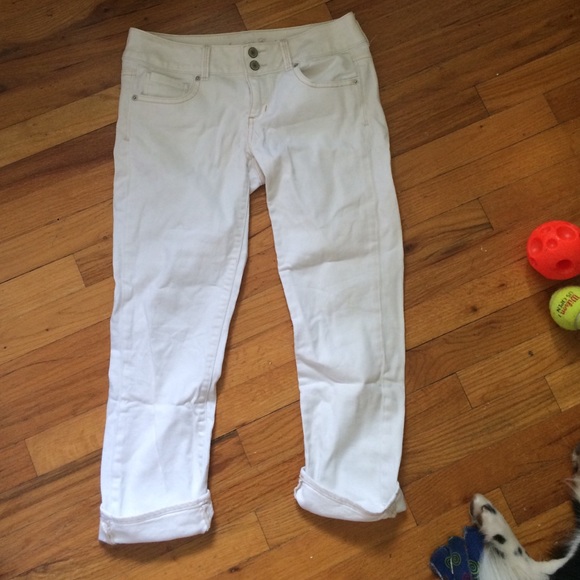 American eagle white capris