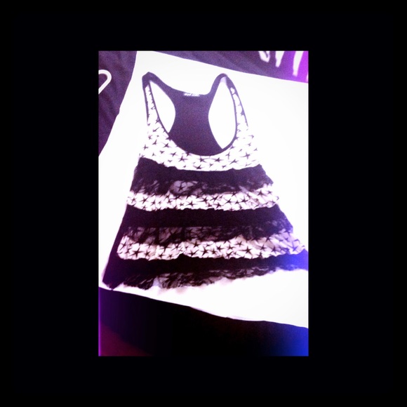 CUTE BLACK & WHITE STARS AND LACE RUFFLEY TANK ⭐️