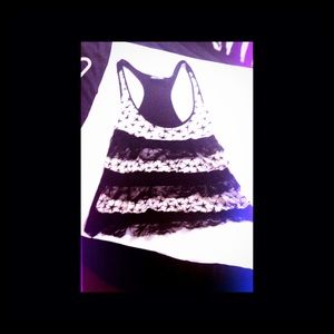 CUTE BLACK & WHITE STARS AND LACE RUFFLEY TANK ⭐️