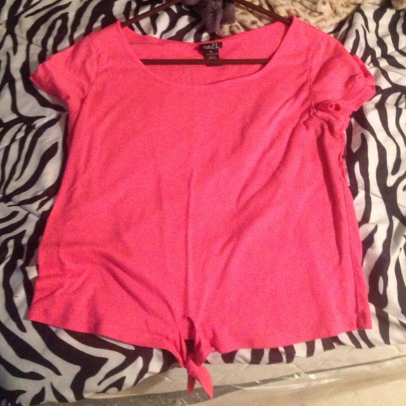Cute hot pink cropped top.