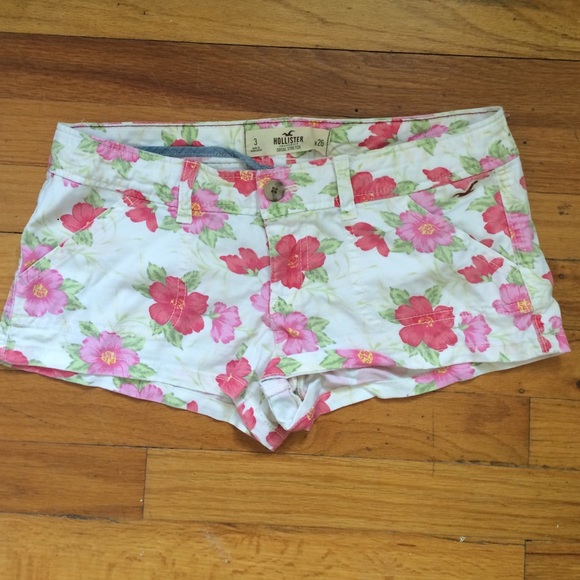 Hollister floral shorts