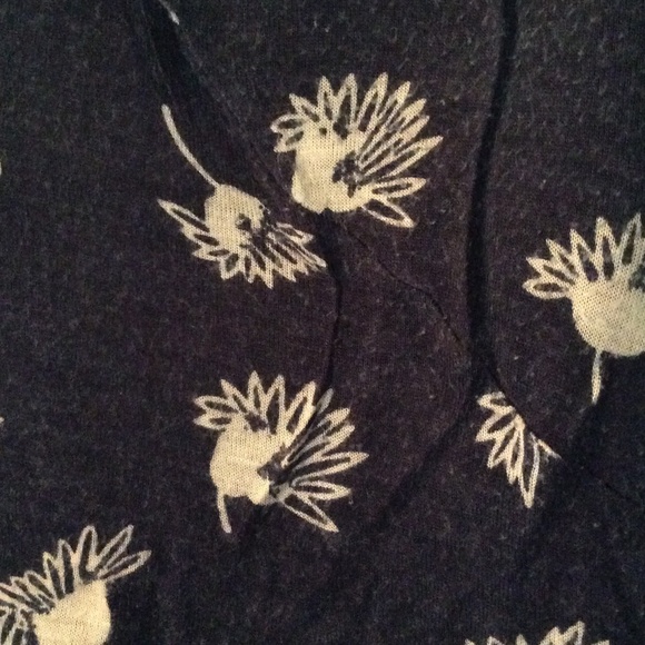 💕Pretty Top💕 - Picture 2 of 3