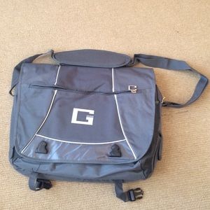 Guess messenger style bag