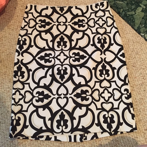 NWOT Pattern pencil skirt