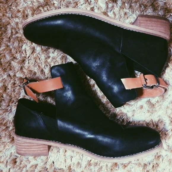 Ecote Back Cutout Ankle Boot!