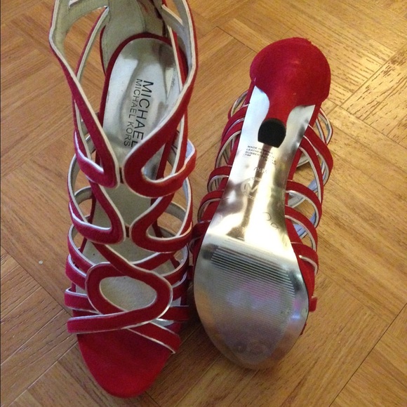 Michael Kors - Picture 2 of 3