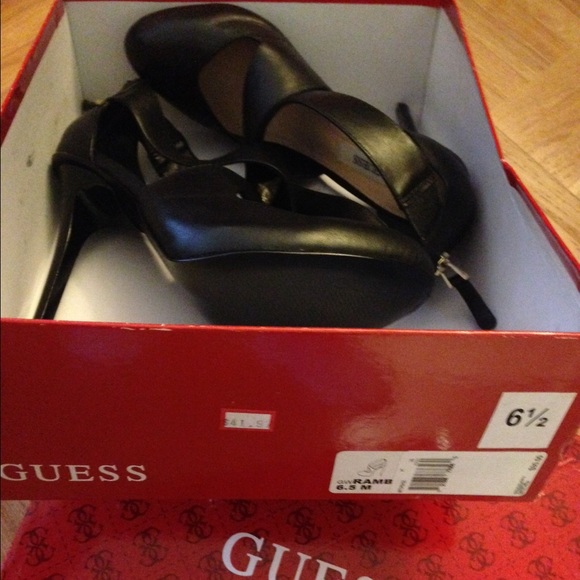 Guess - Picture 2 of 4