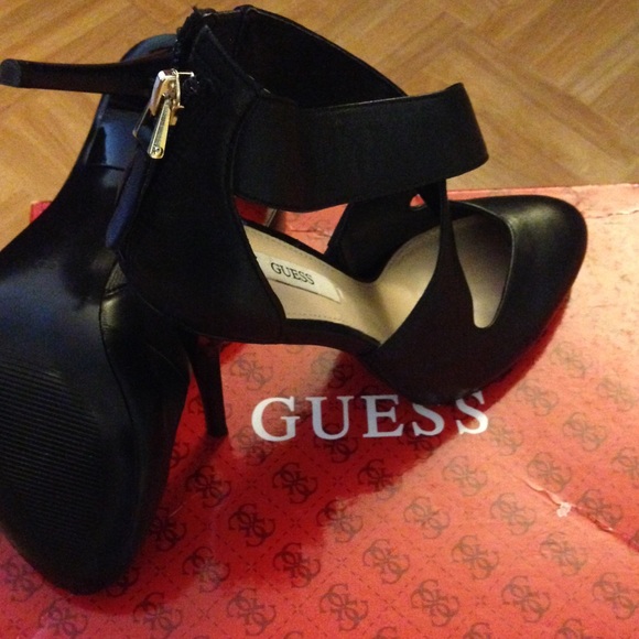 Guess - Picture 3 of 4
