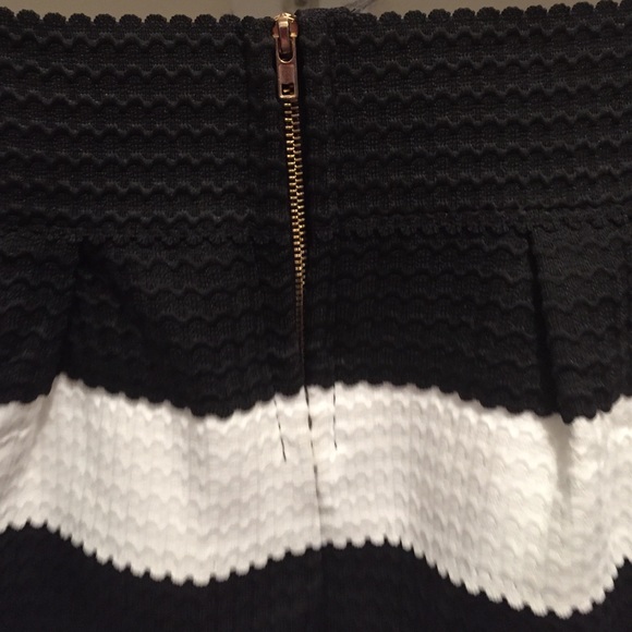 Stripped black and white skirt - Picture 2 of 2