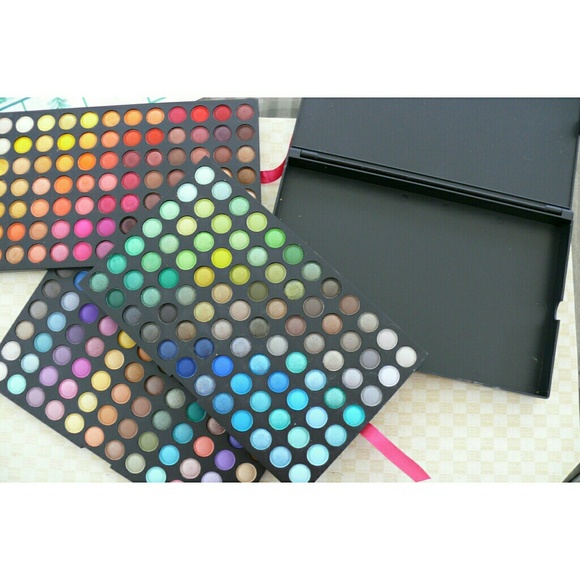 Coastal Scents 252 Ultimate Eyeshadow Palette