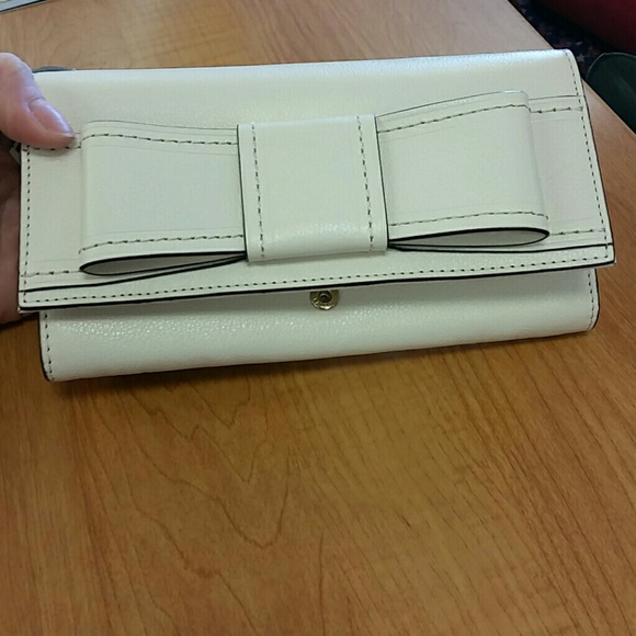 Kate spade wallet Mara villa bell Ave in bone NWT