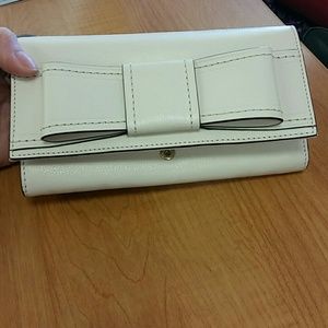 Kate spade wallet Mara villa bell Ave in bone NWT