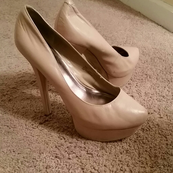 High heel shoes worn a few times nude color