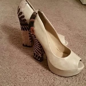 Fat heel shoe