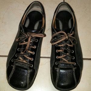 Excellent condition size 8.5 born shoes