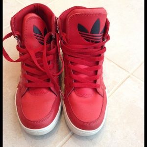 Adidas youth sneakers size 5.5 great condition!