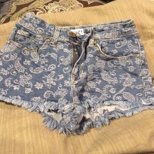 Patterned jean shorts