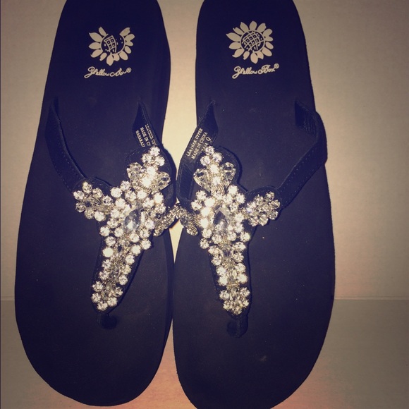 🌼Yellow Box Cross flip flop🌼