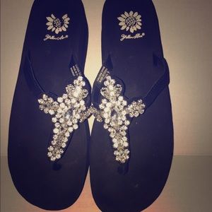 🌼Yellow Box Cross flip flop🌼