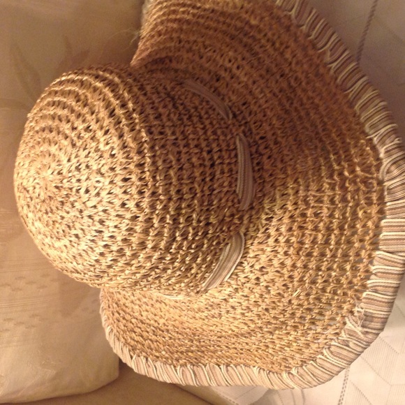 Straw hat - Picture 3 of 4