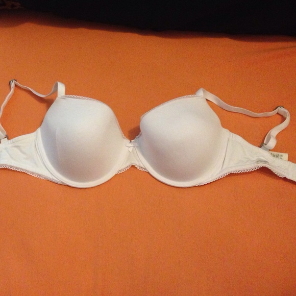 Gilly hicks 32 DD bra lightly lined