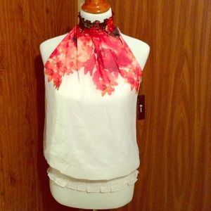 Beautiful Top-NWT-(5$ if bundled with 4+items)