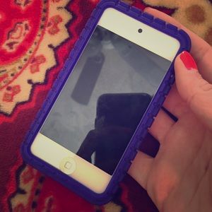 Apple iPod Touch 4th generation w/case