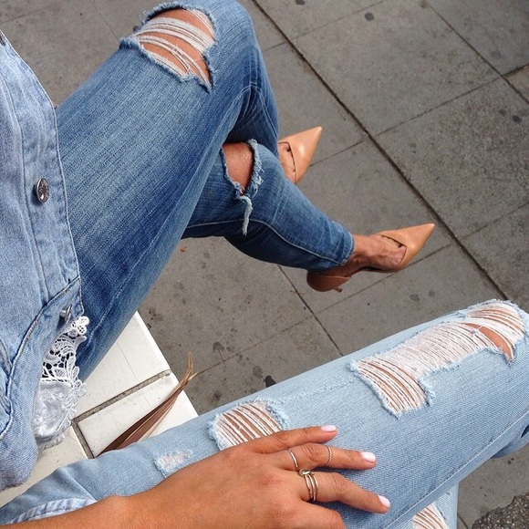 NWT LightWashed Distressed Jeans