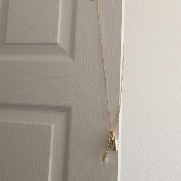 Vs necklace