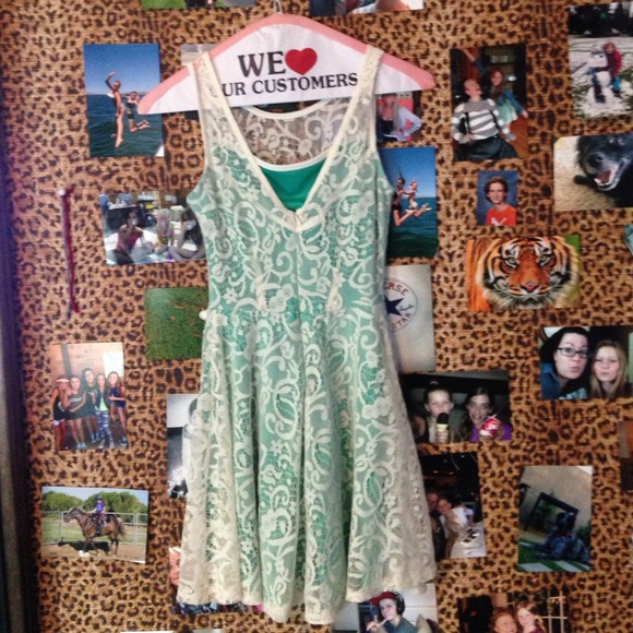 Beautiful teal laced dress - Picture 3 of 3