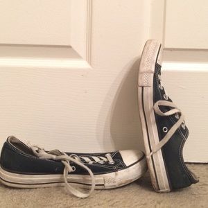 Low top black and white converse