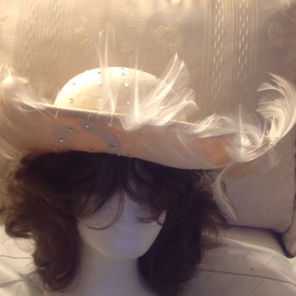 Beautiful hat - Picture 2 of 4