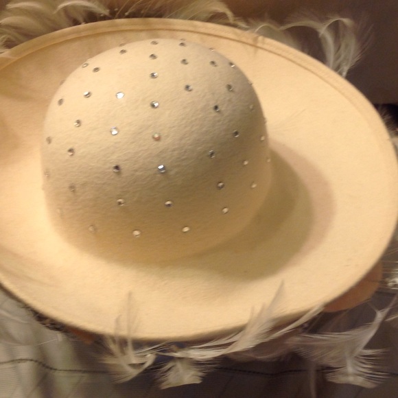 Beautiful hat - Picture 4 of 4