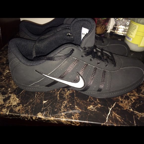 Women nike shoes size 11