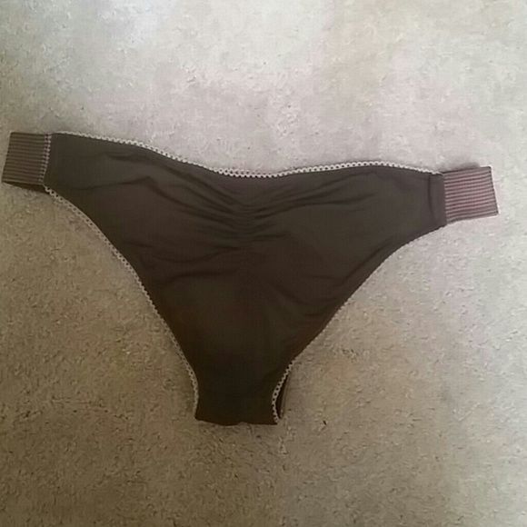 Bikini - Picture 2 of 2