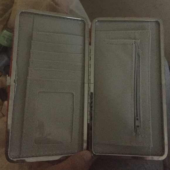 Red wallet - Picture 2 of 2