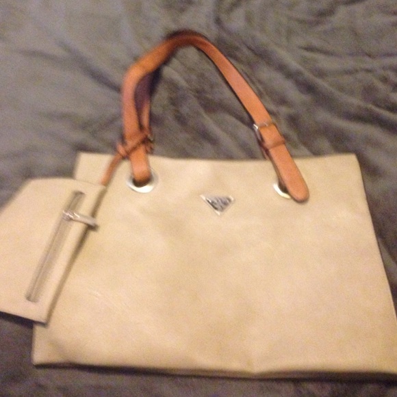 Cute two toned purse from Rome.