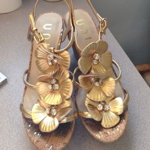Gold flower wedges