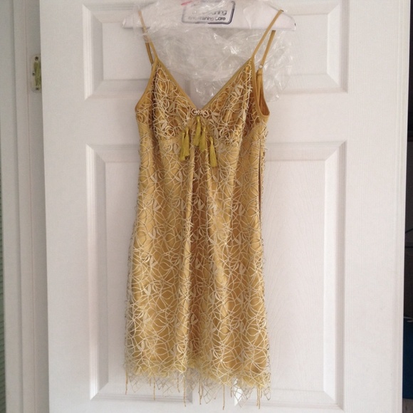 Golden yellow dress with lots of detail - Picture 1 of 8