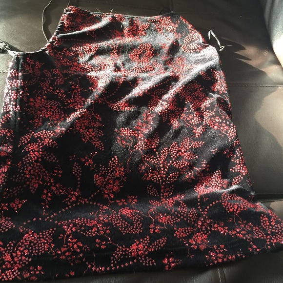 Pretty black and red top
