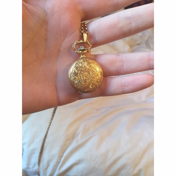 Gold locket necklace w/ clock inside