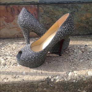 Louboutin like heels ✨✨✨✨