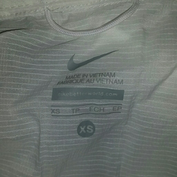 βSOLDβ Nike Impossibly Light White Jacket XS - NWT - Picture 4 of 4