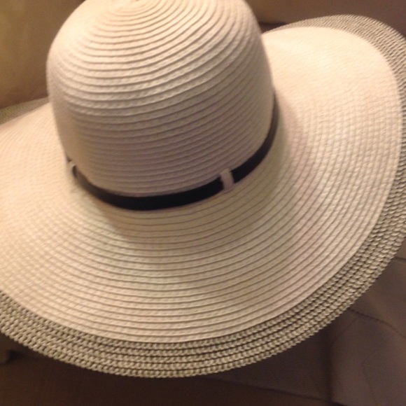 Hat - Picture 3 of 4