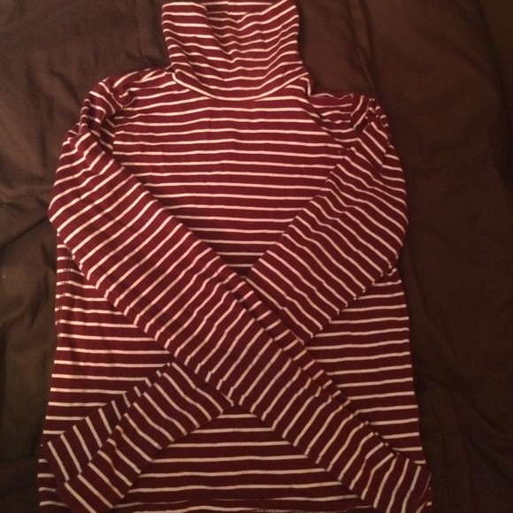 cropped turtle neck