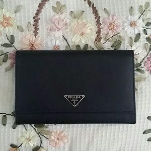 prada wallet