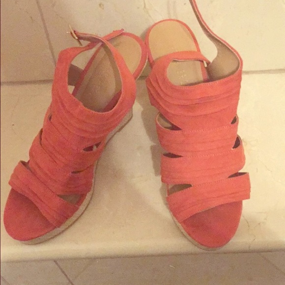 NWOT Coral Wedges